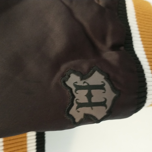 Harry Potter Hufflepuff black hooded bomber jacket - Picture 8 of 8